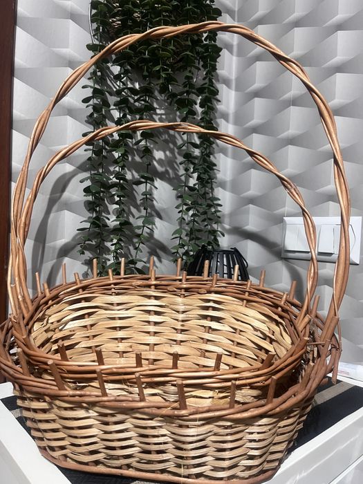 Kosz wiklinowy prezentowy