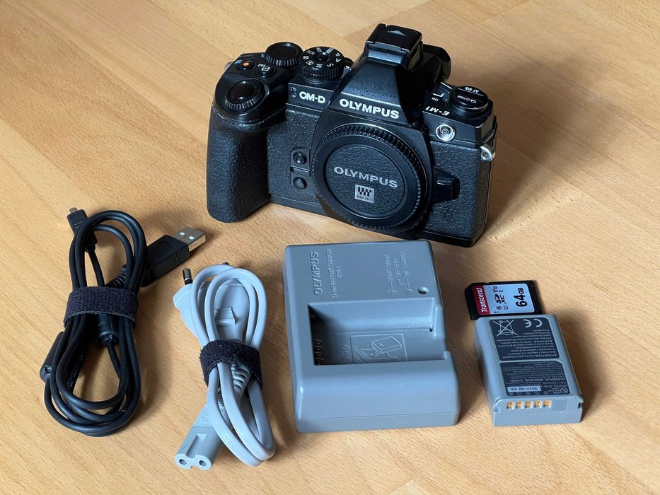 Olympus OM-D E-M1 + комплект