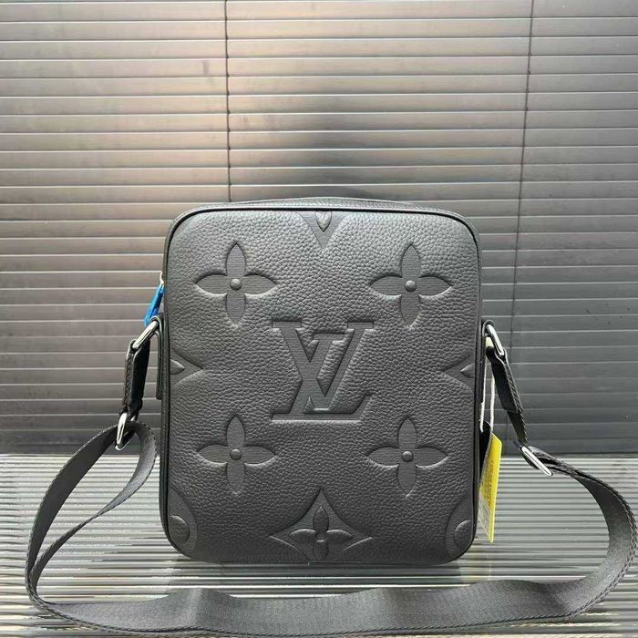 Skorzana męska torba listonoszka  Louis Vuitton, skóra od reki