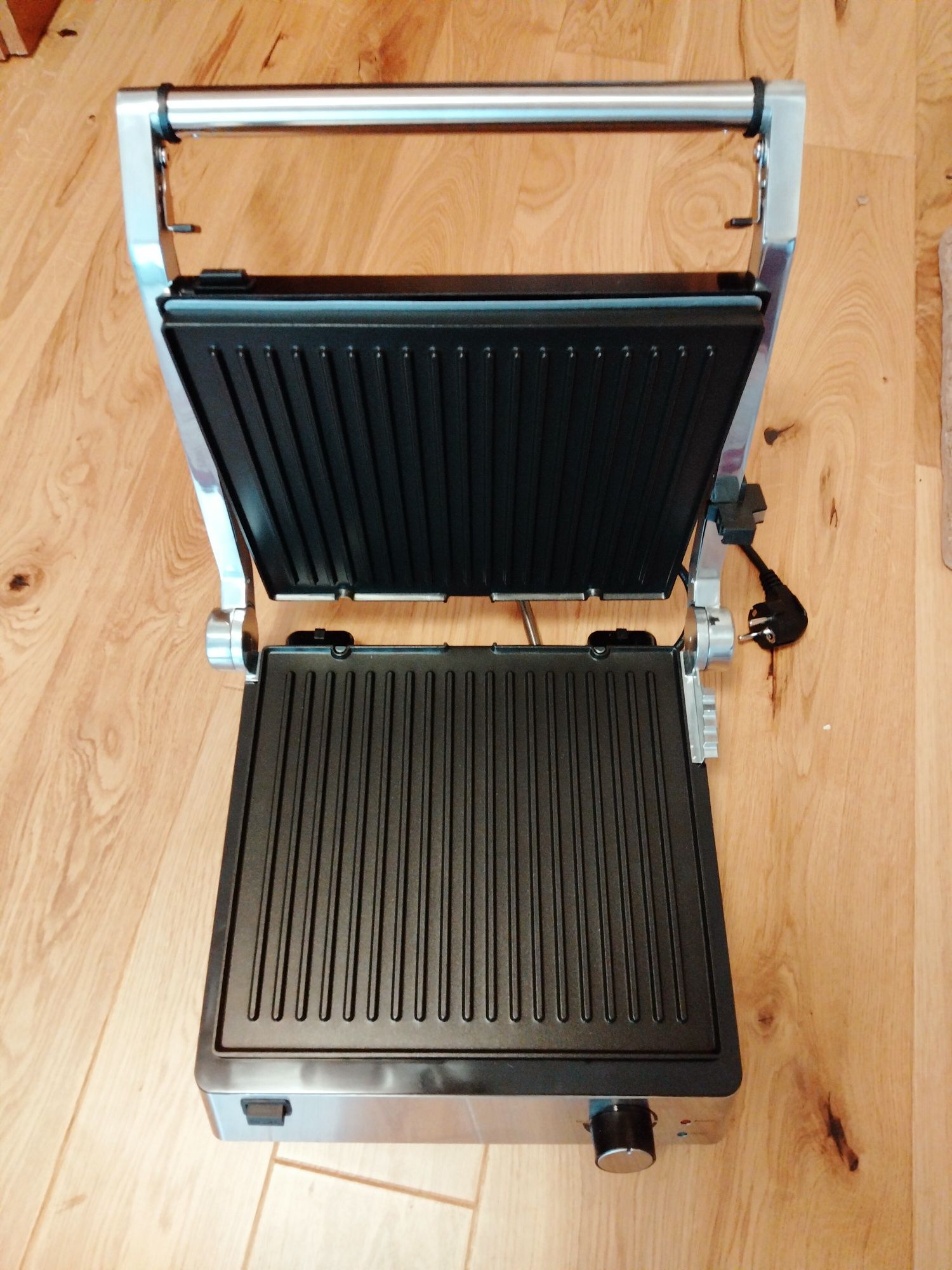 Grill kontaktowy SKGE 2000 D3