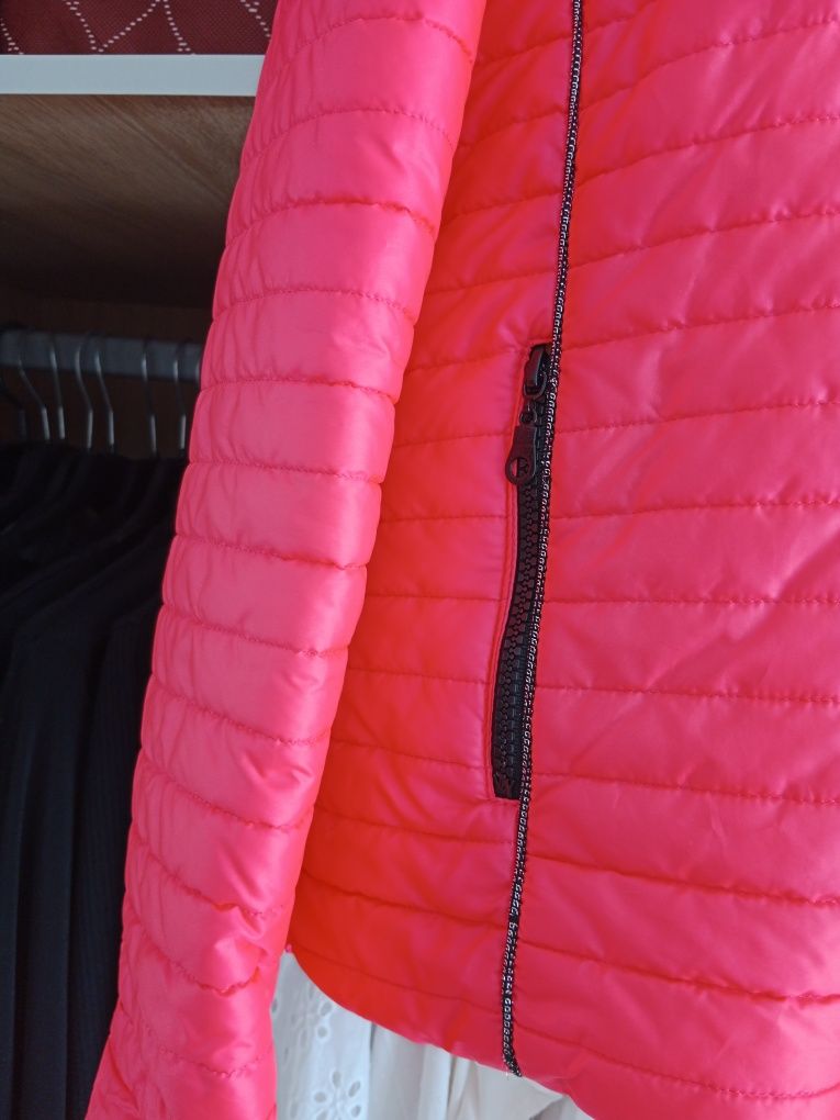 Wiosenna różowa pikowana kurtka dziewczęca z kapturem Reserved 158