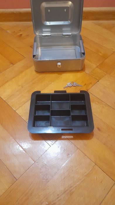 Metalowa kaseta,sejf i skarbonka.