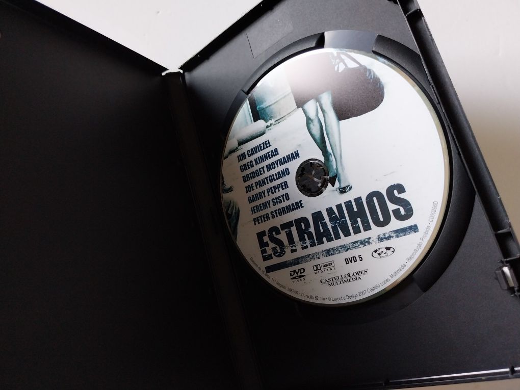 Estranhos ( Unknown ), de Simon Brand