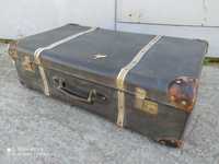 Старинный чемодан для декора