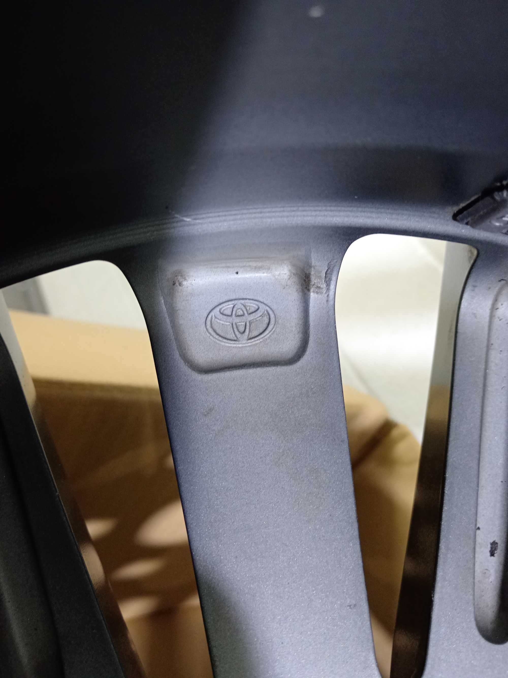 Вживаний колісний диск для Toyota Camry 2021р-, 42611-33F90