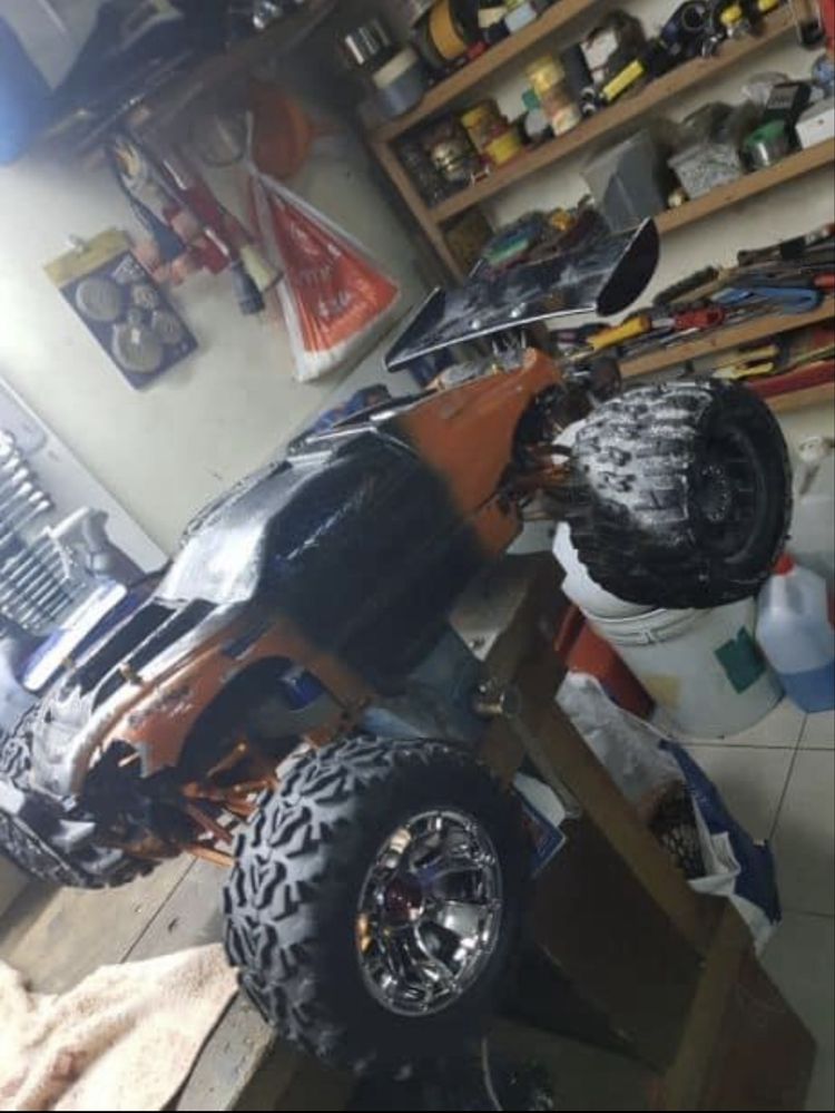 Traxxas e revo 1/10