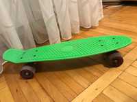 Скейт зеленого кольору