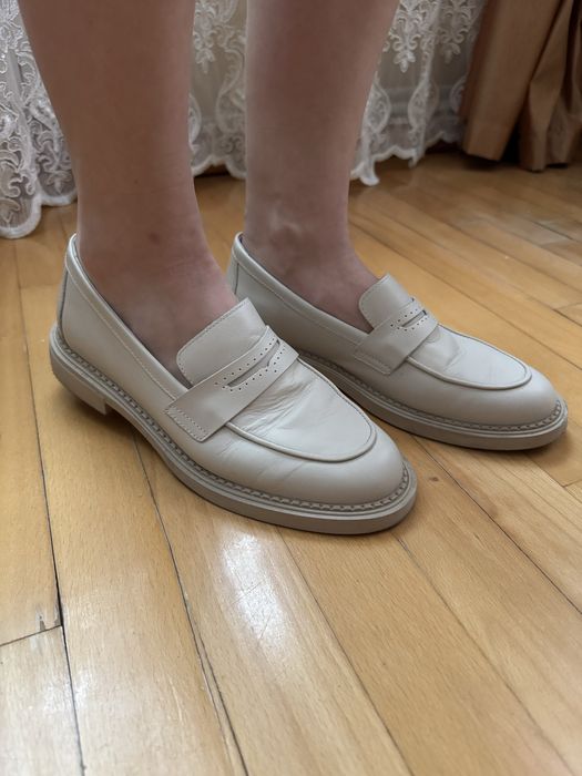 Лофери шкіряні молочні Estro