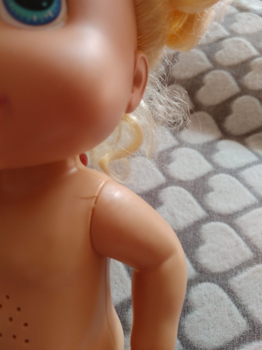 Lalka interaktywna w żółtym ubranku baby alive Hasbro polska wersja