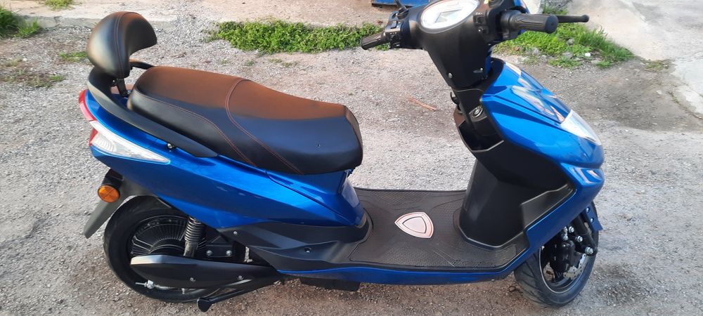 Продам электроскутер ядеа ем 215