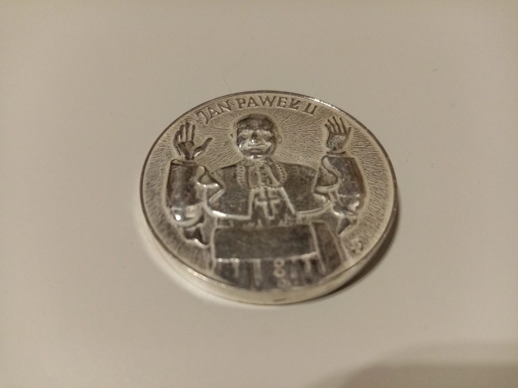 Srebrna moneta pamiątkowa z Janem Pawłem II