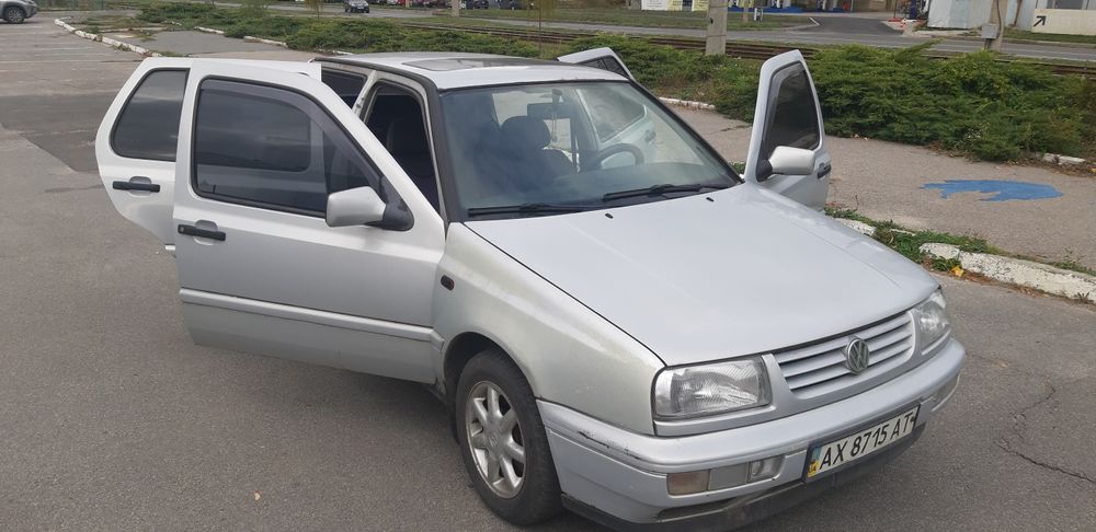 Продам VW Vento, 2л