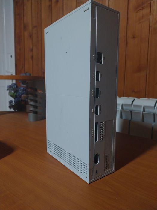 Xbox series s em bom estado com tudo da caixa, sem caixa e 1 jogo