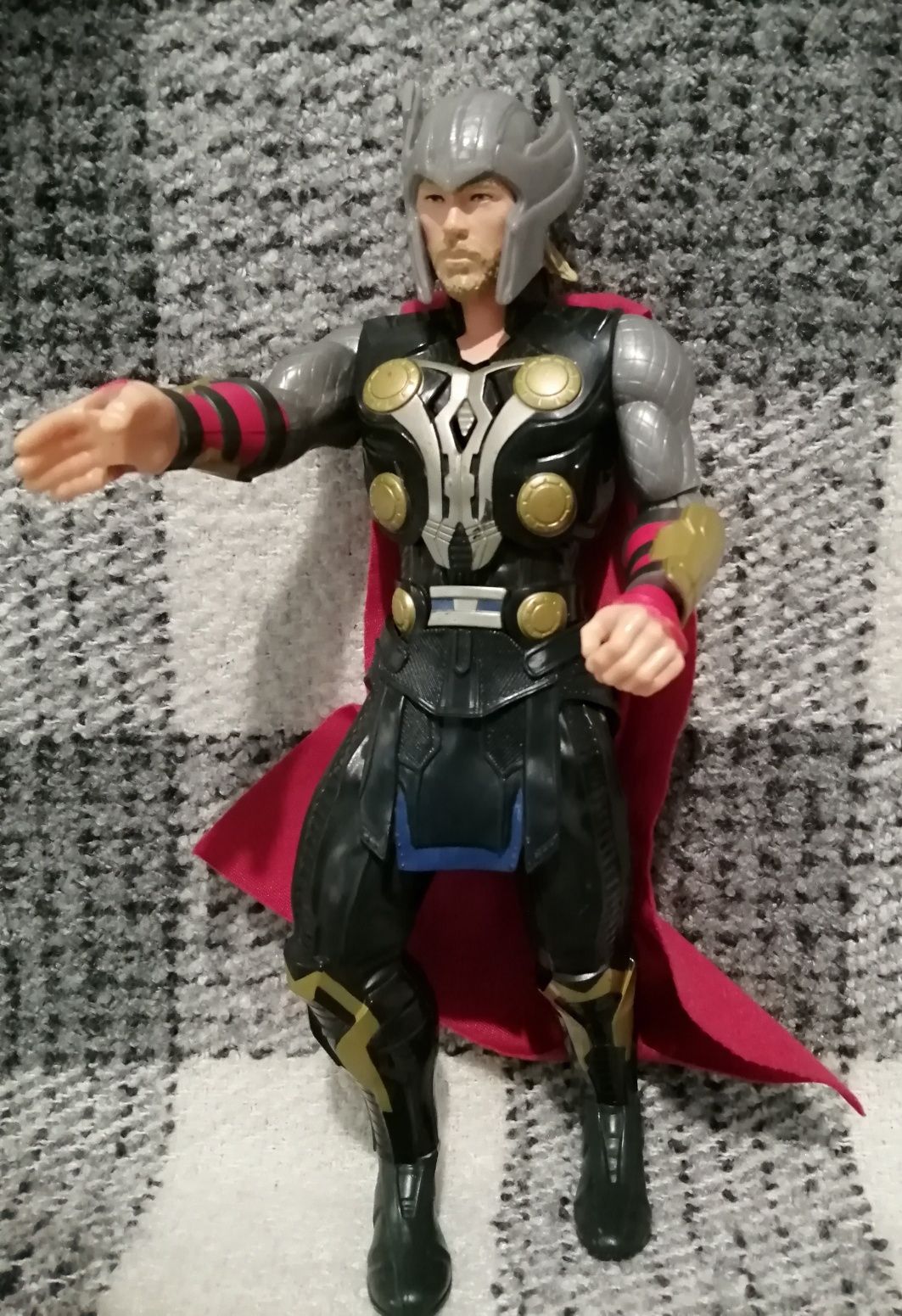 Фигурка Тора из комиксов Marvel, Hasbro 2012. 26 см. Без молотка