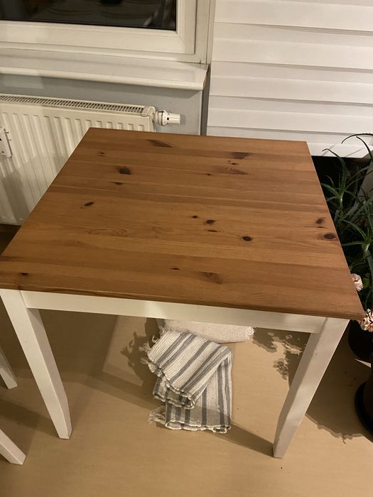 Stół z blatem z litej sosny