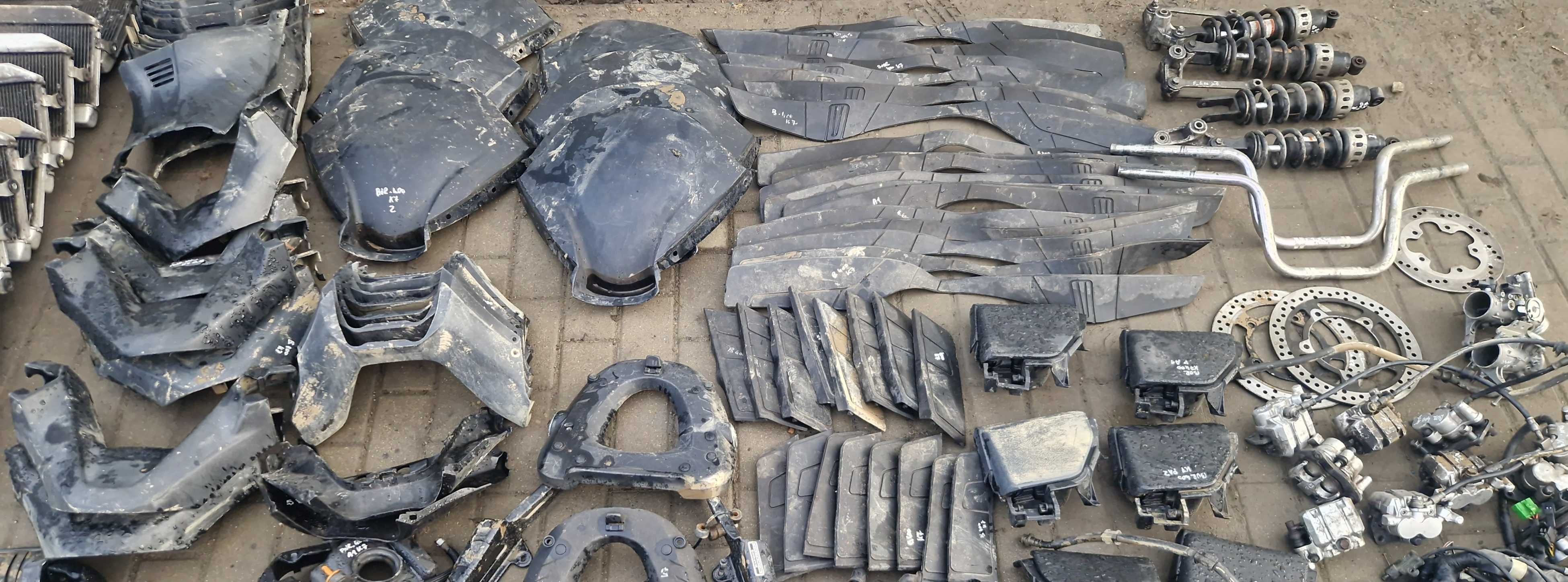 Suzuki BURGMAN 400 K7 nosek klapka osłona plastik podszybie oparcie
