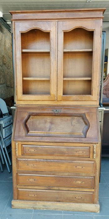 Aparador Antigo com espelho e azulejos