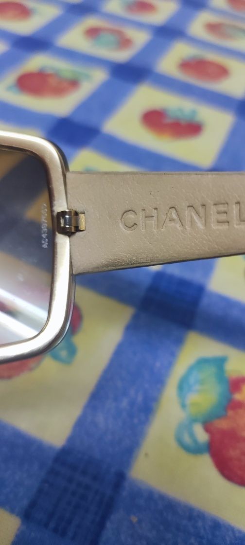 Óculos de sol da marca CHANEL