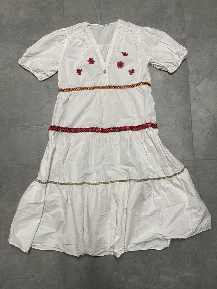 Sukienka biała unikatowa rozkloszowana