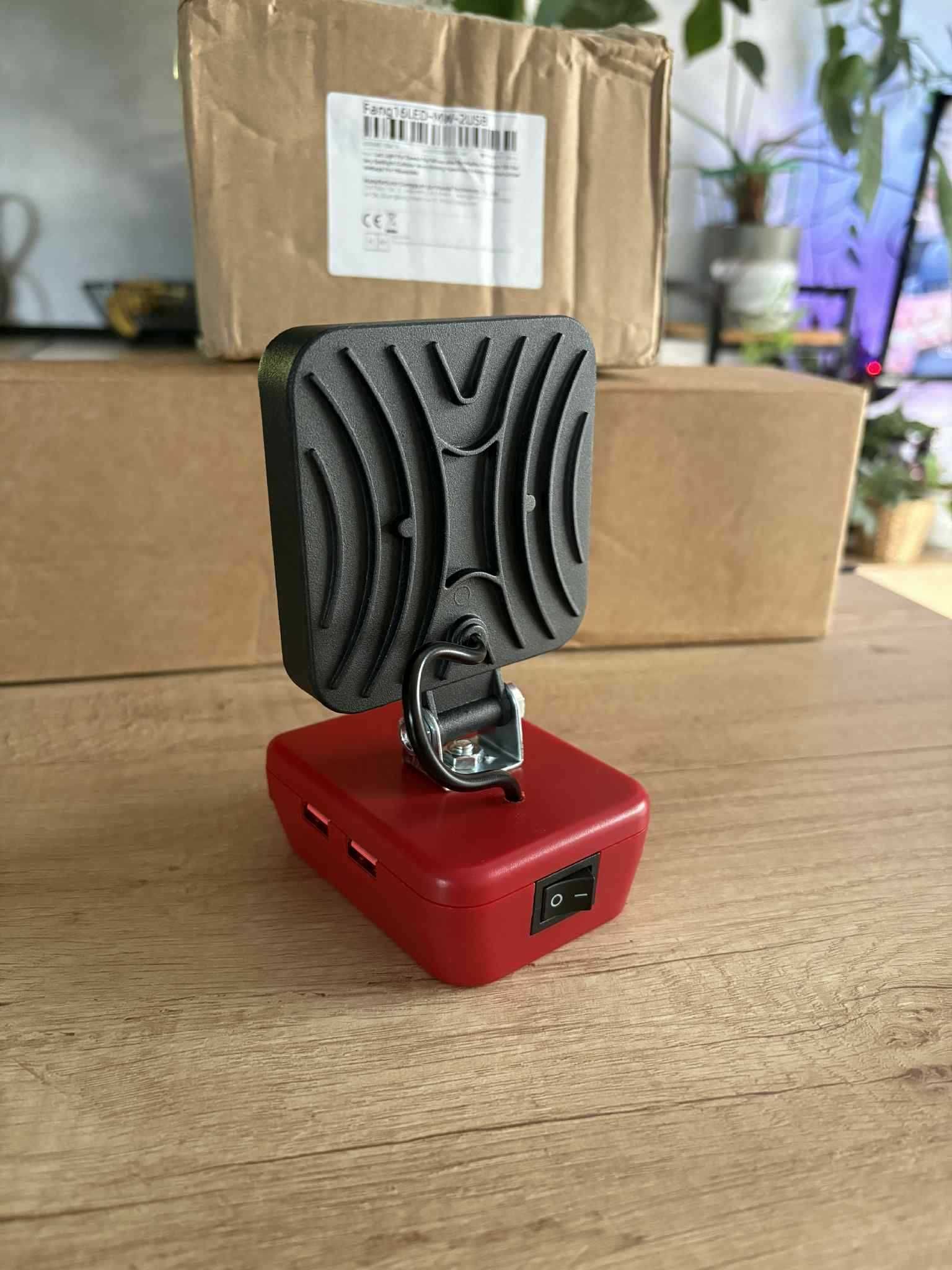Adapter/Lampa robocza do Milwaukee 18v 8W z ładowarka ! !