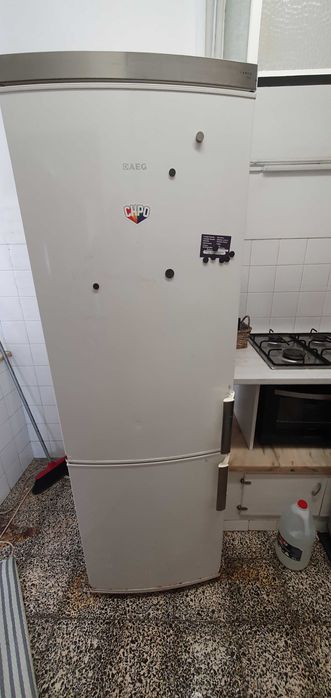 Frigorifico AEG a funcionar na perfeição.