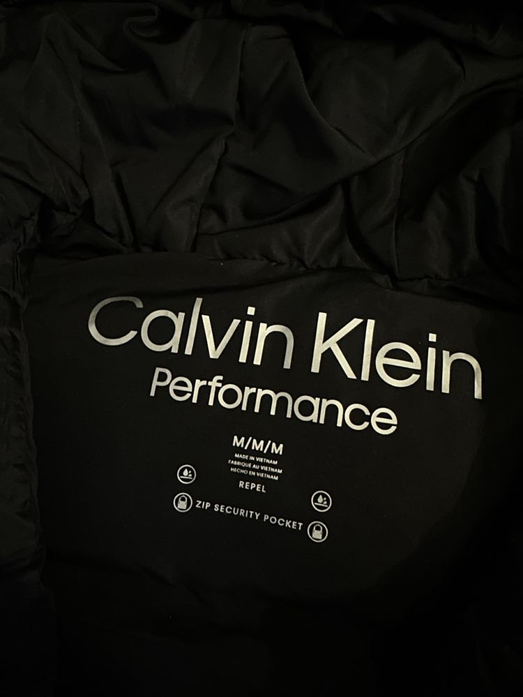 Жилетка Calvin Klein, черная жилетка Calvin Klein