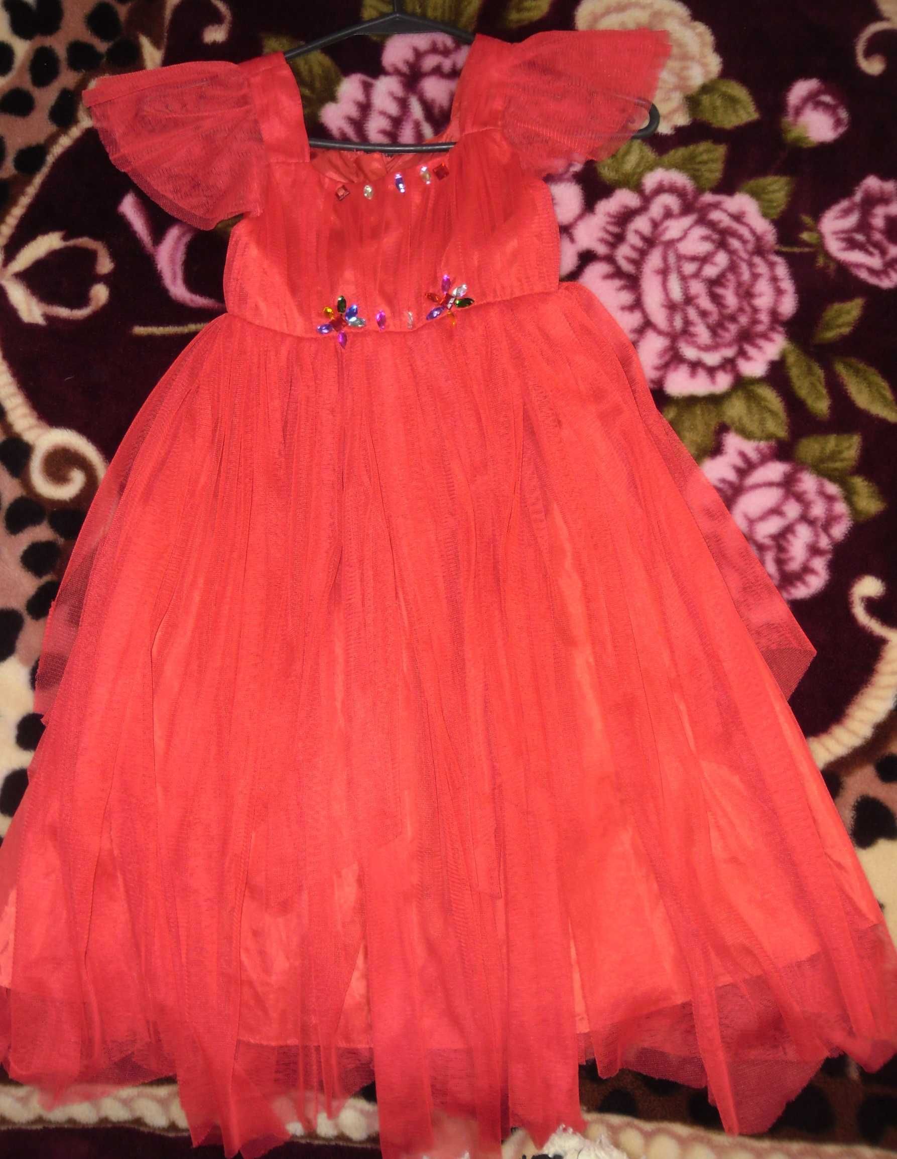 Пишна фатінова сукня 6-8 р, красное платье