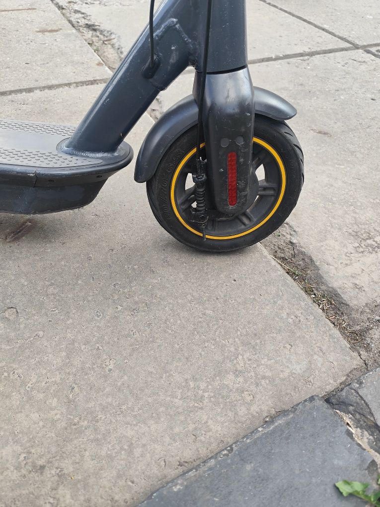 Ninebot max g30 електросамокат