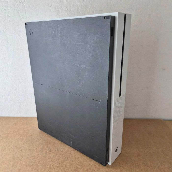 Xbox One S 1TB | Uszkodzony napęd i nie wyświetla obrazu