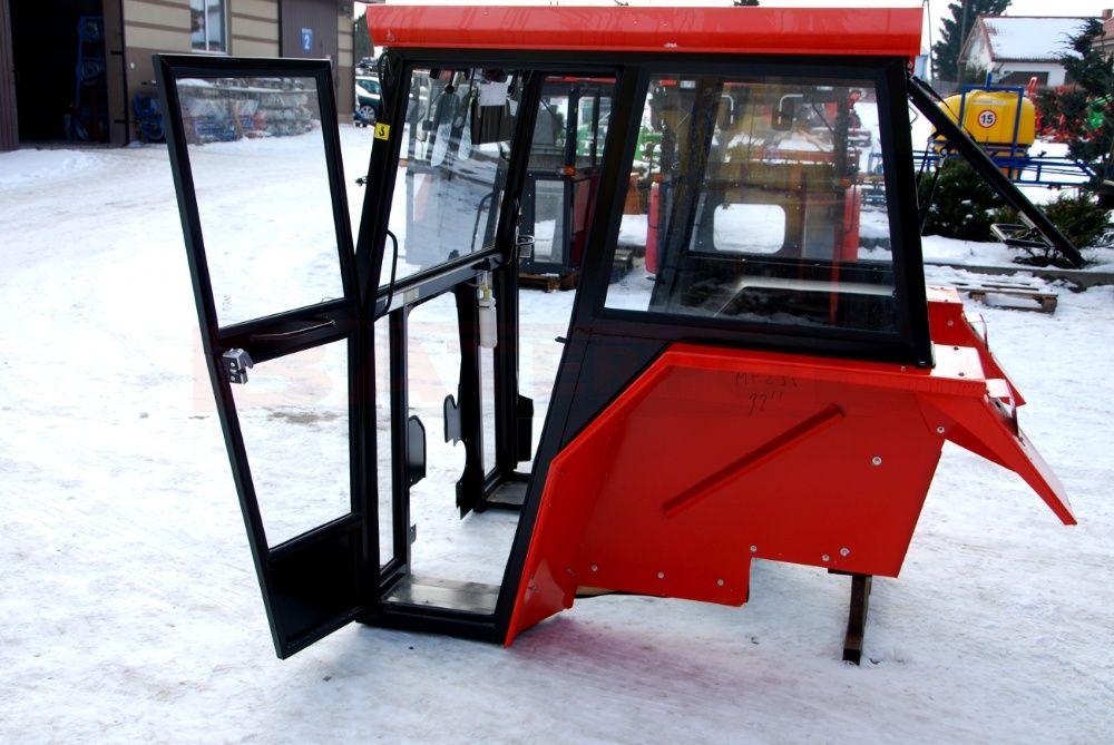 Kabina MF 255/3512 NAGLAK kanciaste błotniki