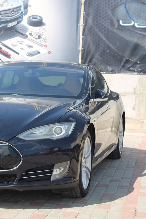Tesla S Перфоманс P85