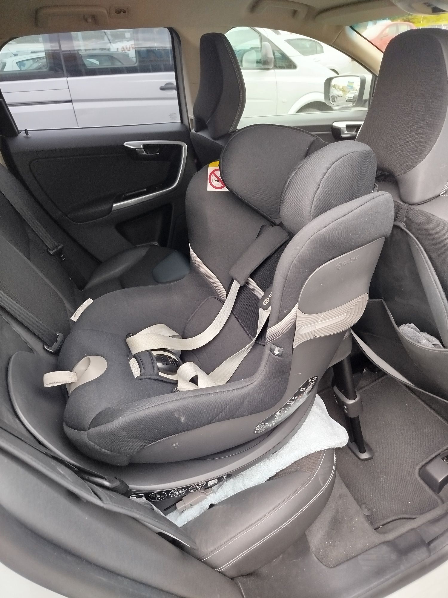 Cybex Sirona SX2 fotelik samochodowy obrotowy