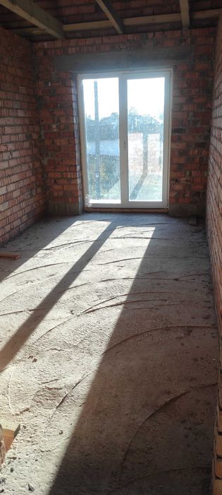 Продаж будинку з гаражем