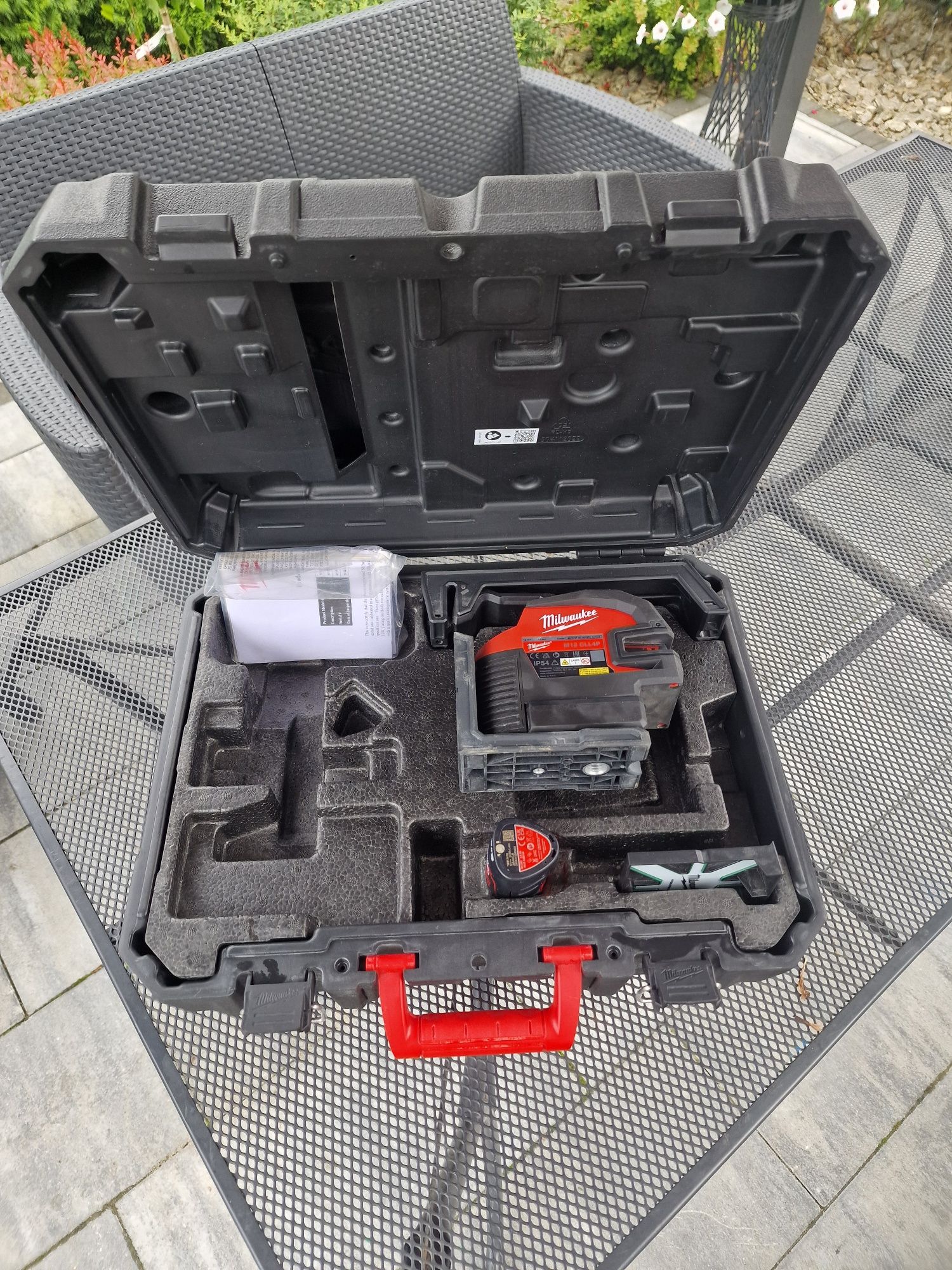 Laser krzyżowy Milwaukee M12 CLL4P zielony + aku 2Ah + pełny zestaw
