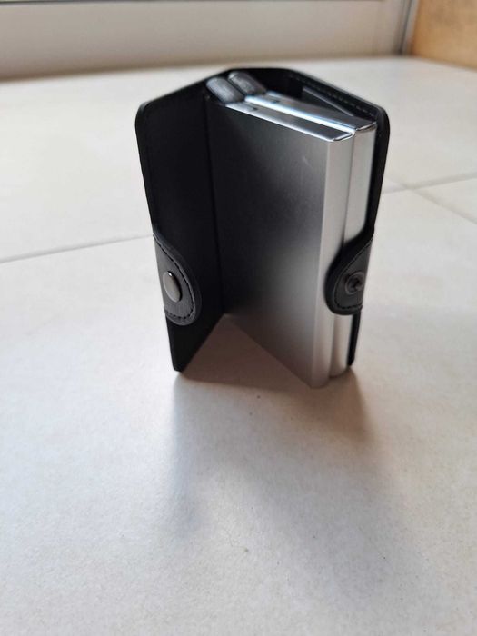 Carteira nova com 2 compartimentos para 6 cartões cada