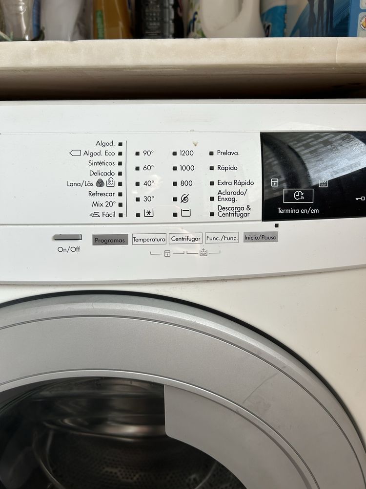 Máquina Lavar Roupa AEG 8KG Autosense Technology