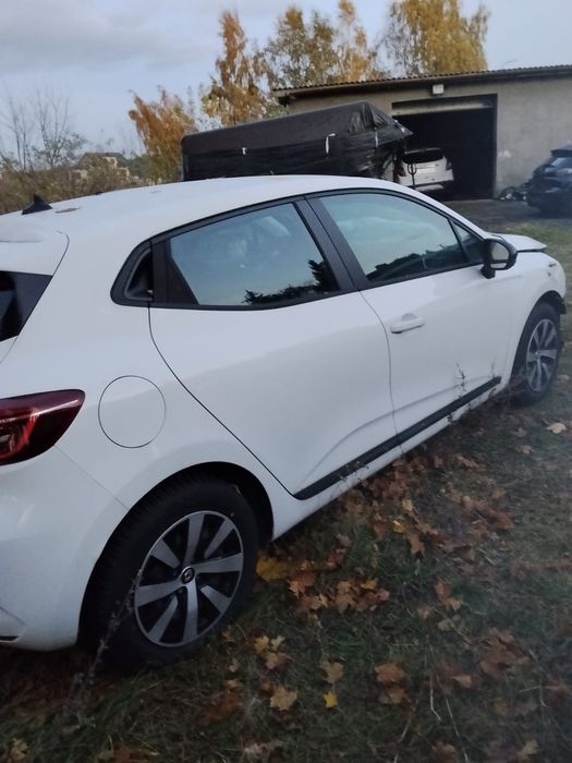 Renault Clio 1.6l benzyna w hybrydzie z 2023 roku