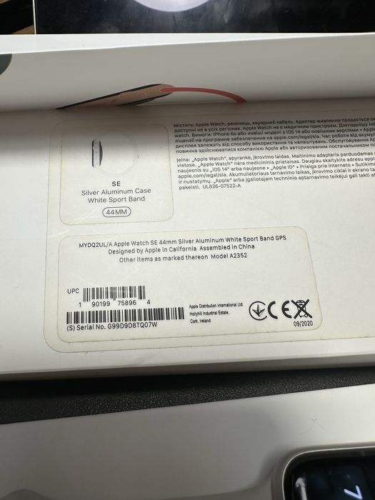 Apple Watch SE 44mm Silver Aluminum White