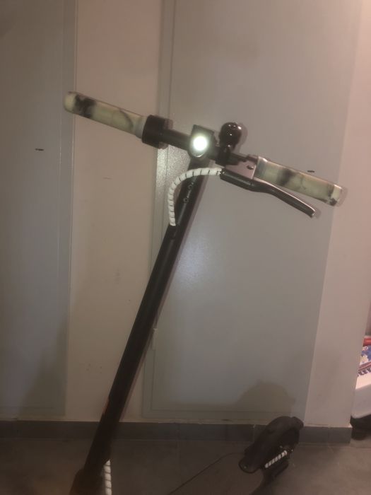 Електросамокат Xiaomi Essential;причина прожажу хочу новий купити