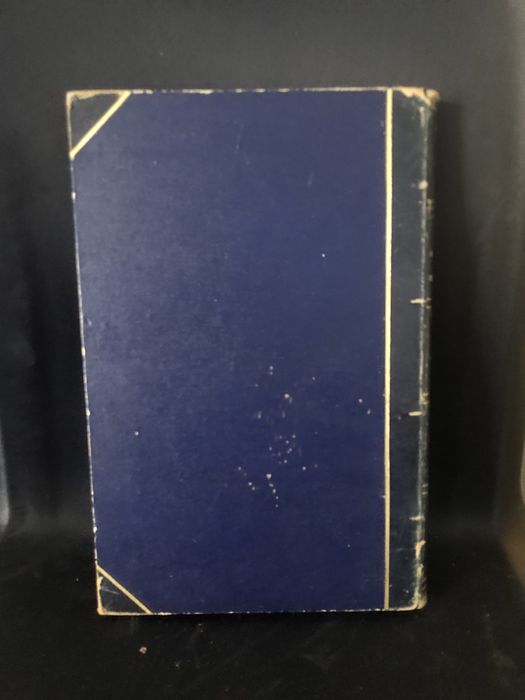 Старинная книга на французком языке