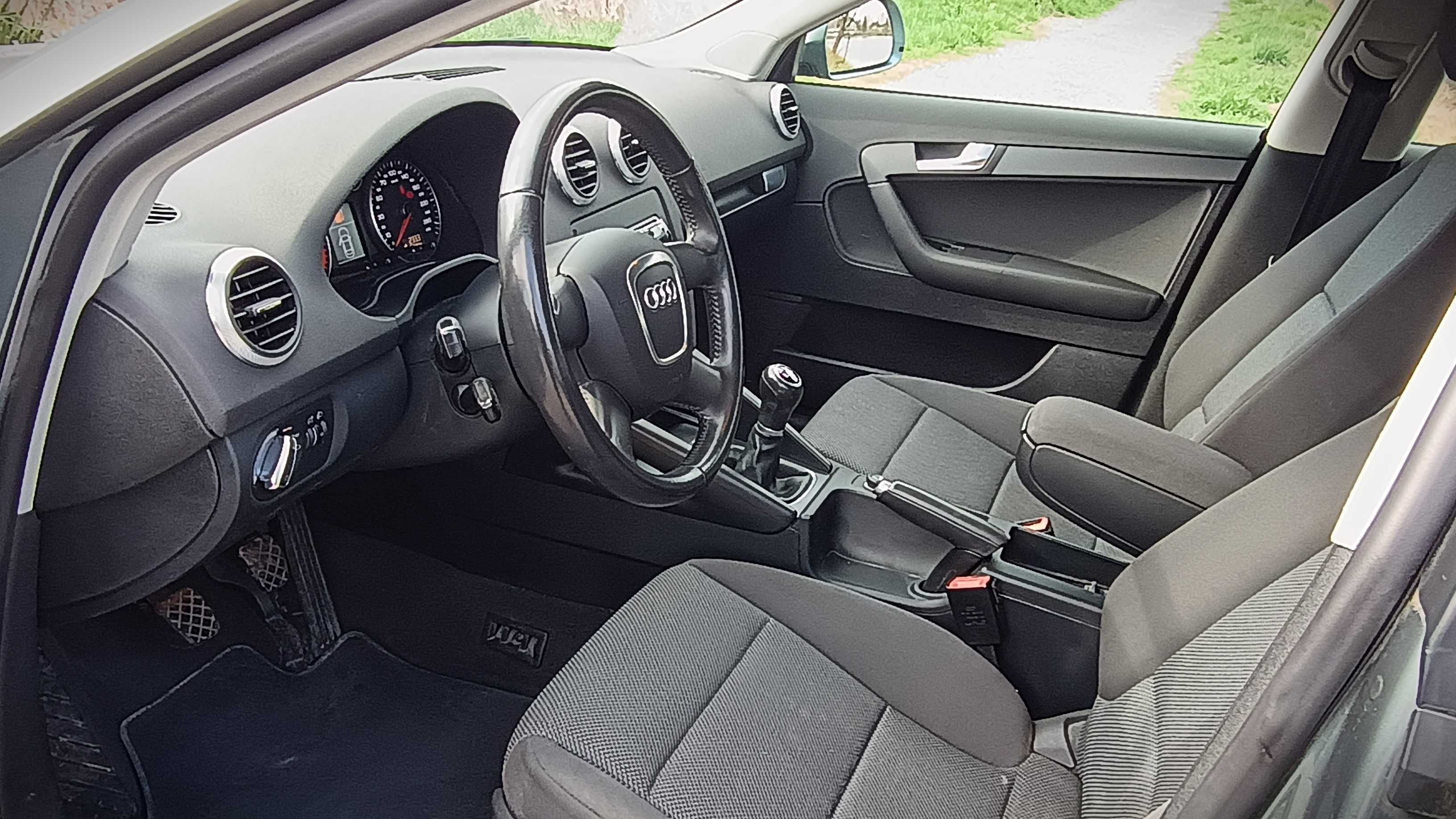 Audi A3 Sportback 1.6Mpi 102KM