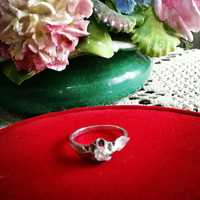 Перстень  (кольцо ) срібний з цирконієм.
