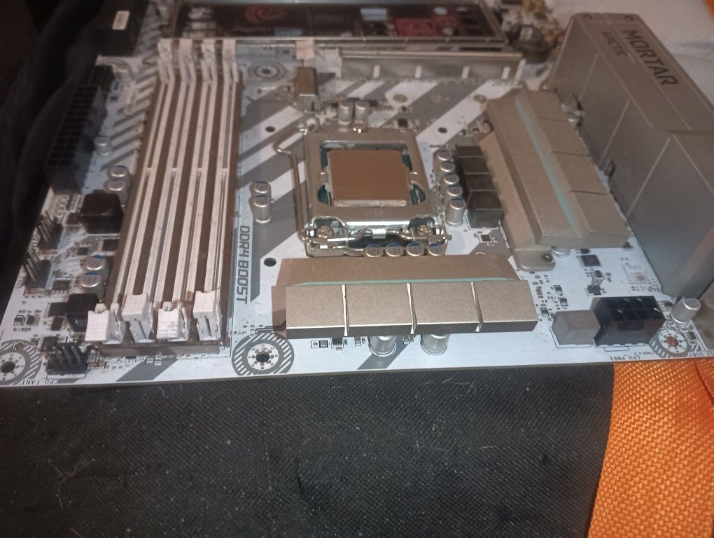 Motherboard msi b250m artic