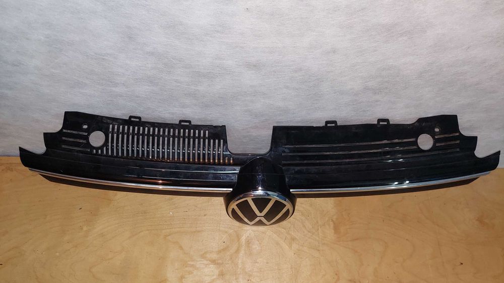 VW Golf 8, 2019- решітка бампера, in00526