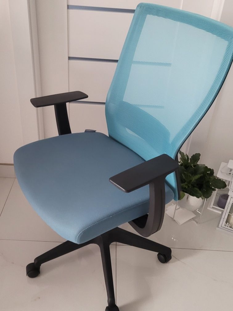 Ergonomiczny fotel biurowy