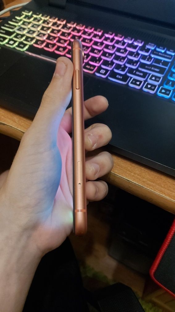 Продам Iphone xr