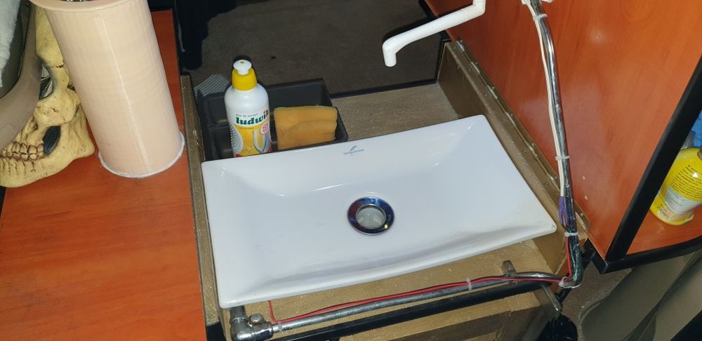 Umywalka  mała nablatowa 21x 40 cm  wysokość 5 cm