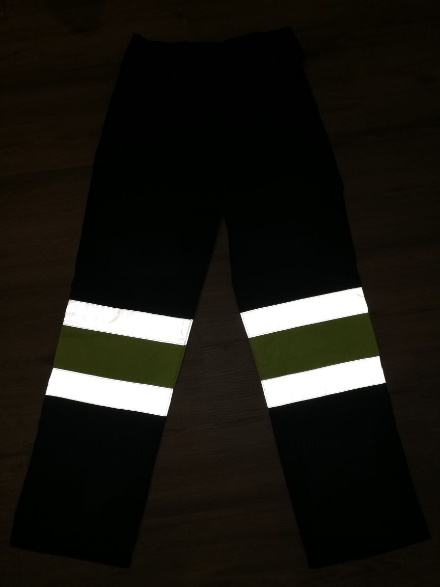 Calça de trabalho multibolsos reforçadas com reflectores