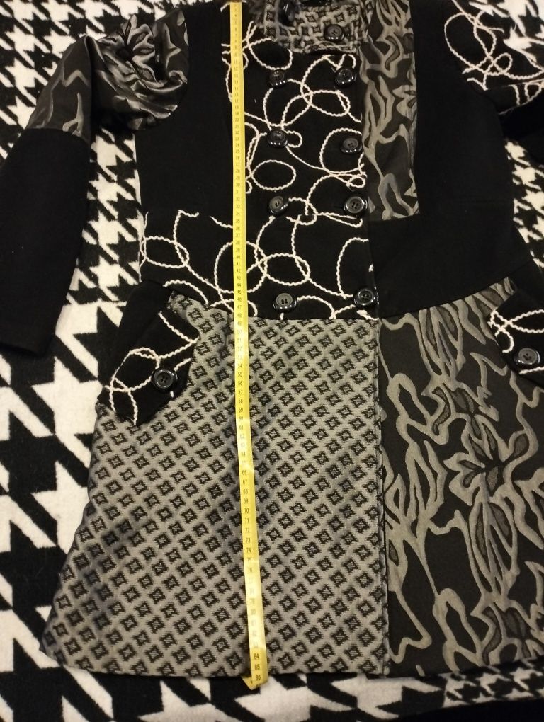 Płaszczyk w stylu desigual