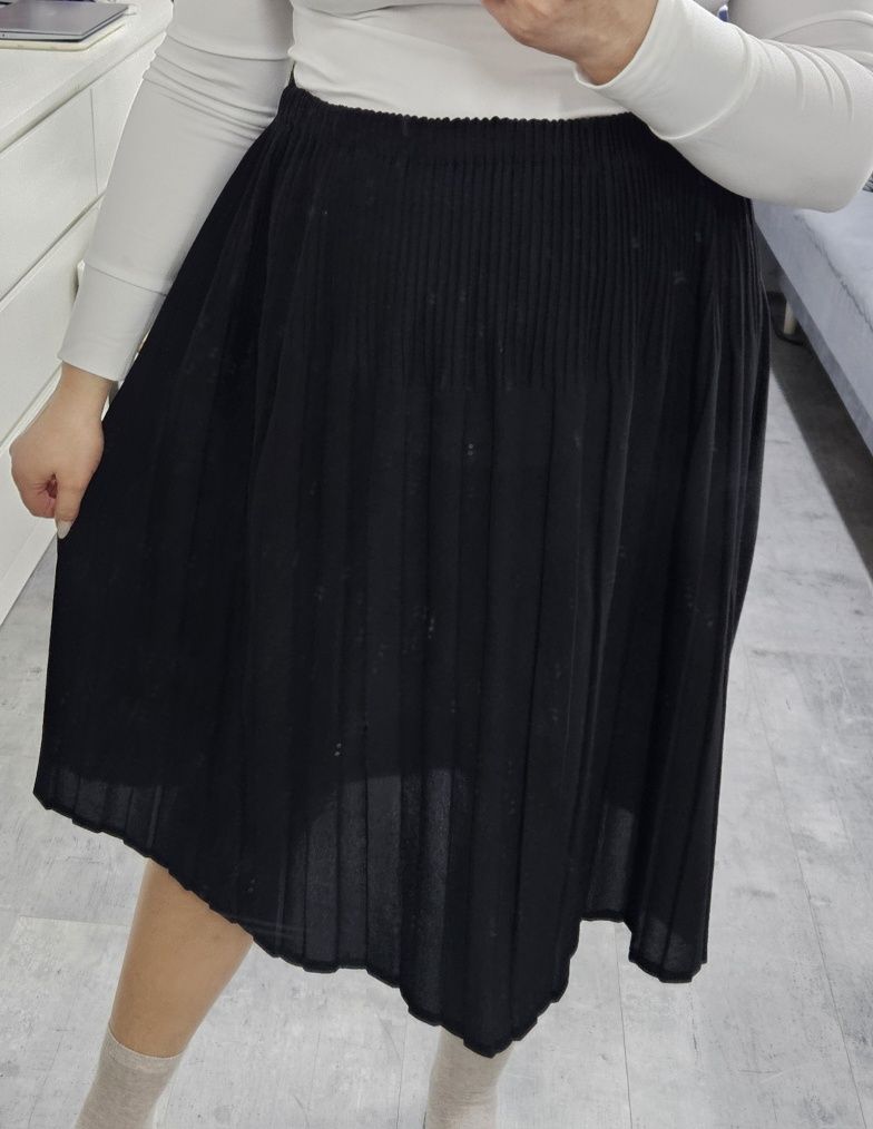 Czarna plisowana rozkloszowana spódnica XL -XXL